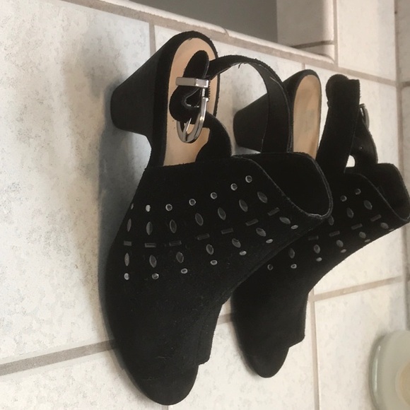 Beautiful peep toe sandals - Picture 3 of 5